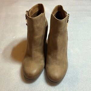 Aldo Mathia booties. New. Size 8. Brown. Nubuk leather upper.